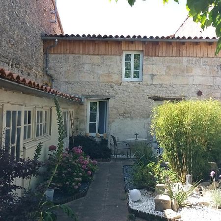 Ferienwohnung Le Petit Bois Niort Exterior foto